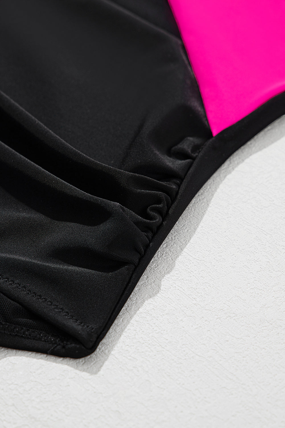 Maillot de bain une pièce à découpes croisées et colorblock rouge rose