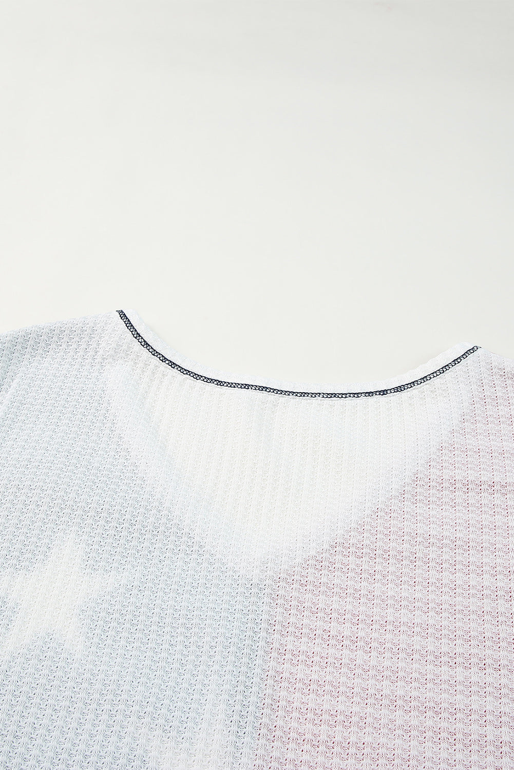 Top de manga corta de punto con estampado de estrellas y rayas multicolores