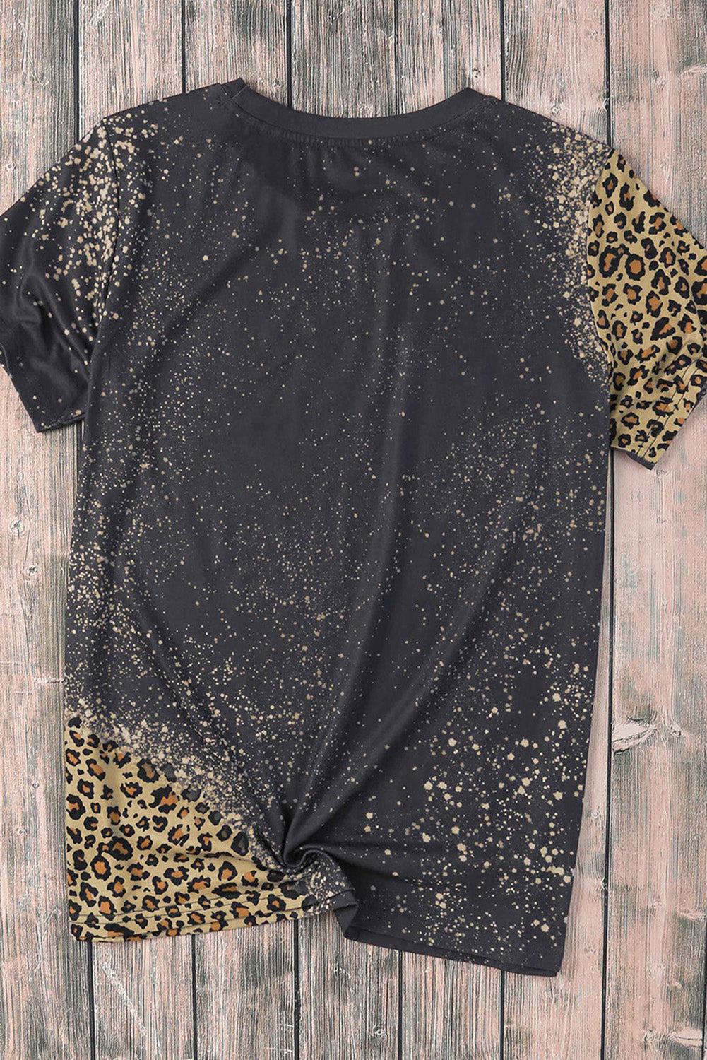 Blank Apparel - Camiseta blanqueada con detalle de leopardo gráfico en blanco gris