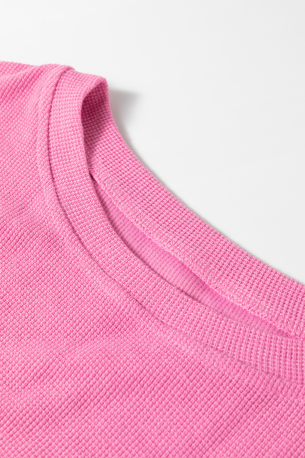 Haut à manches longues en patchwork de couleurs rayées à coutures apparentes rose sachet