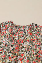 Blusa babydoll floral con volantes y cuello en V de color caqui 