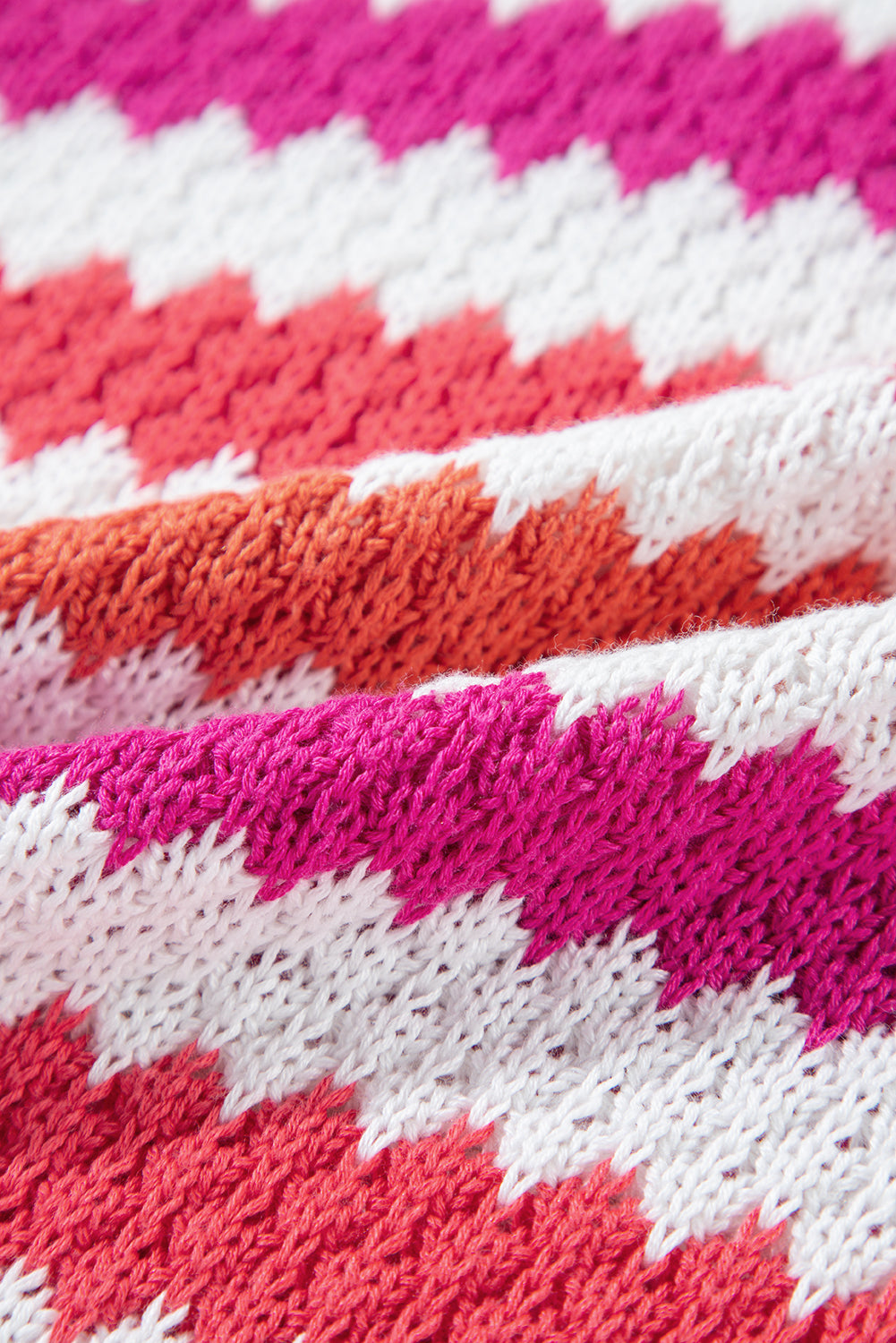 Pull grande taille à rayures roses, col en V et épaules tombantes