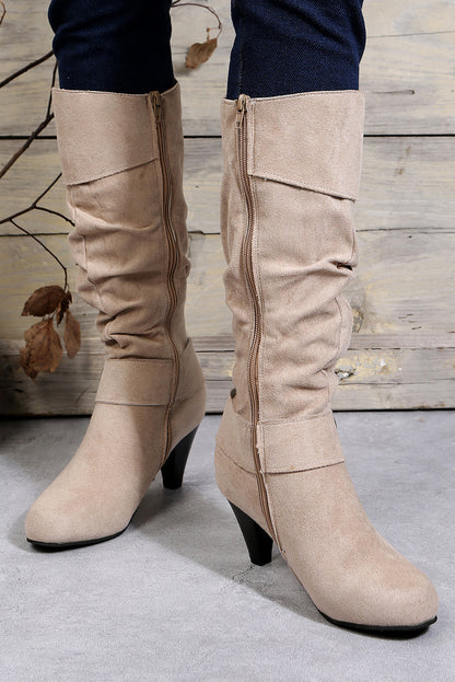 Botas de tacón con cremallera y decoración con hebilla y punta en punta beige 