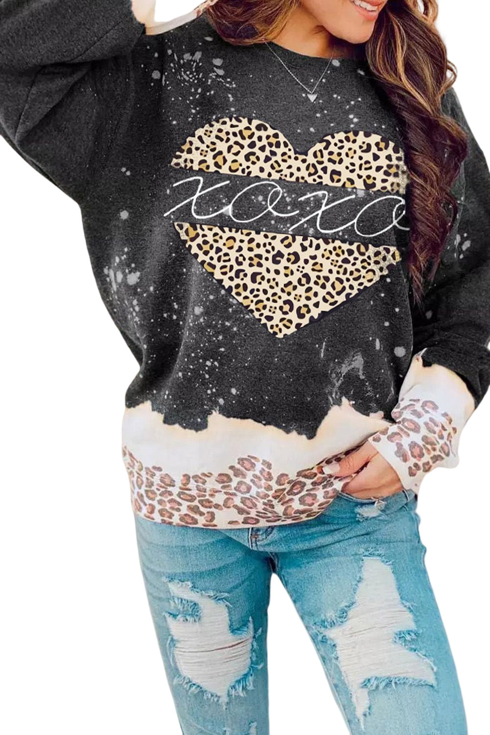 Sudadera blanqueada con estampado de leopardo navideño nevado