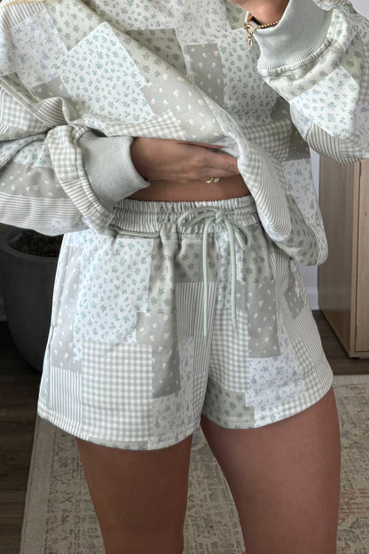Green Patchwork Floral Print Drop Shoulder Baggy Pullover Drawstring Shorts Set