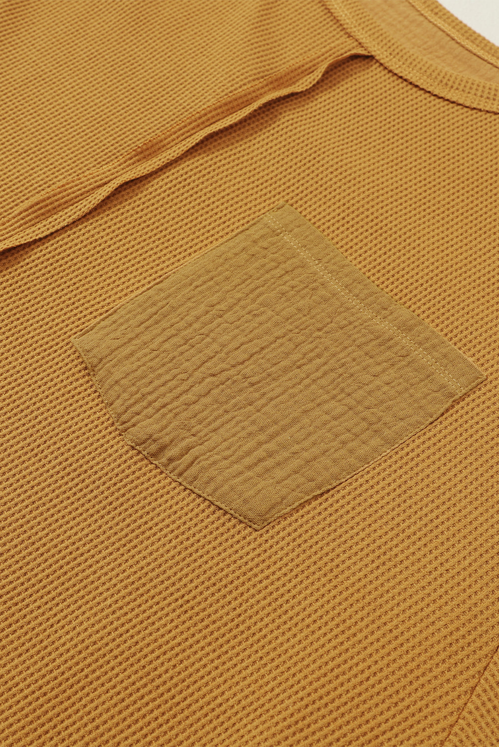 Haut en tricot gaufré à manches bouffantes et coutures apparentes