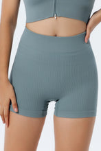 Pantalones cortos de yoga de cintura alta con levantamiento de glúteos texturizados de color caqui