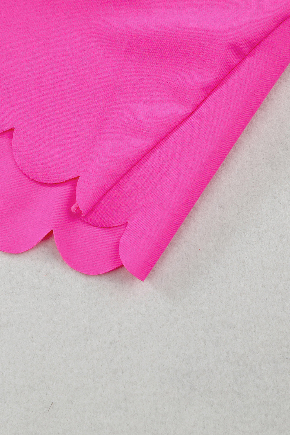 Bikini festoneado de cintura alta entrecruzado