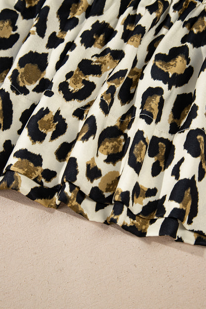 Chemisier péplum à manches bouffantes et nœud papillon sur le devant, motif léopard abricot