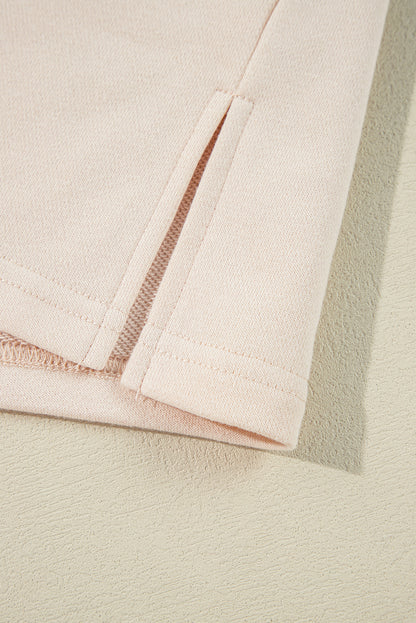 Haut à manches larges et coutures apparentes avec patch floral beige