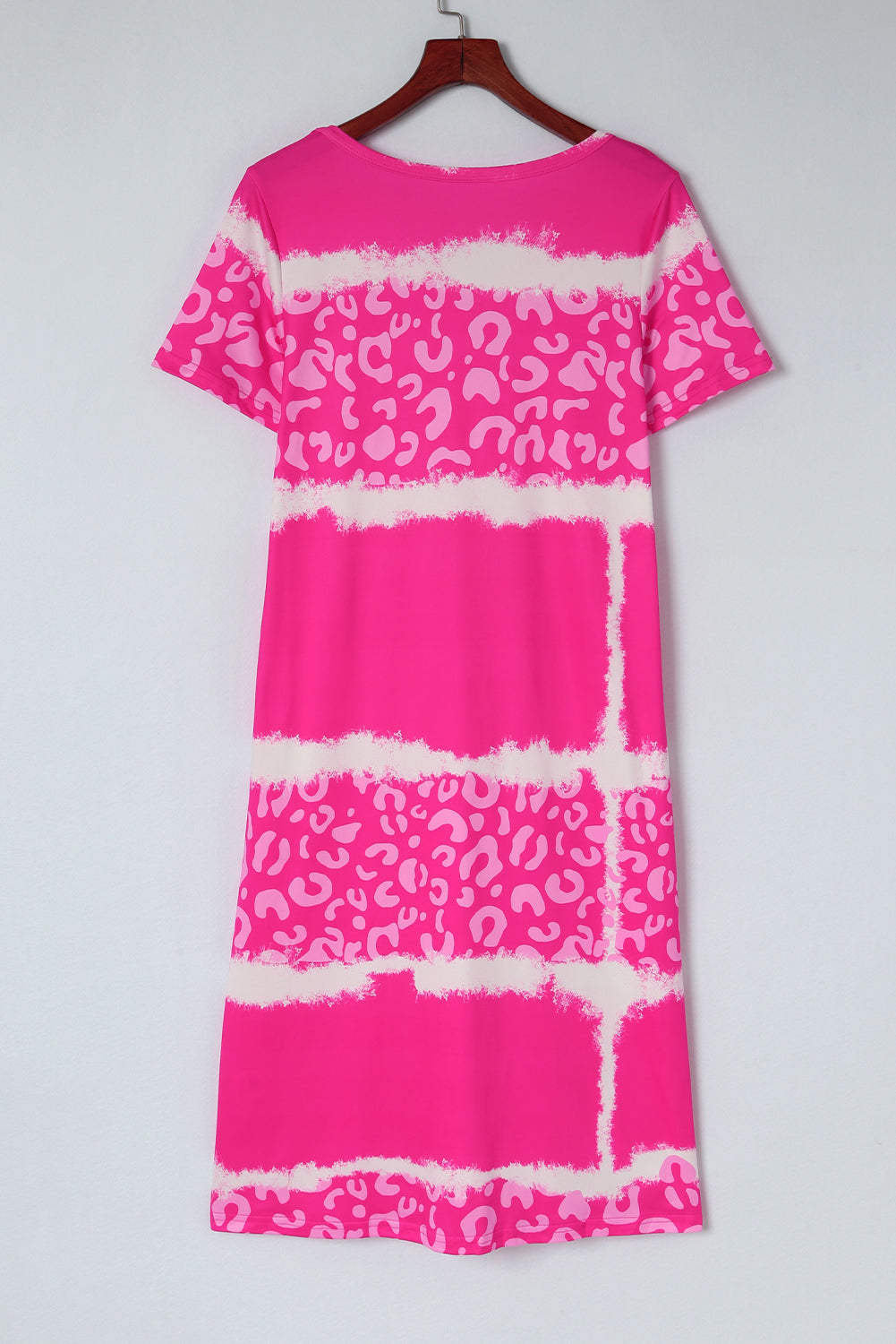 Robe t-shirt à col en V et blocs de couleurs léopard