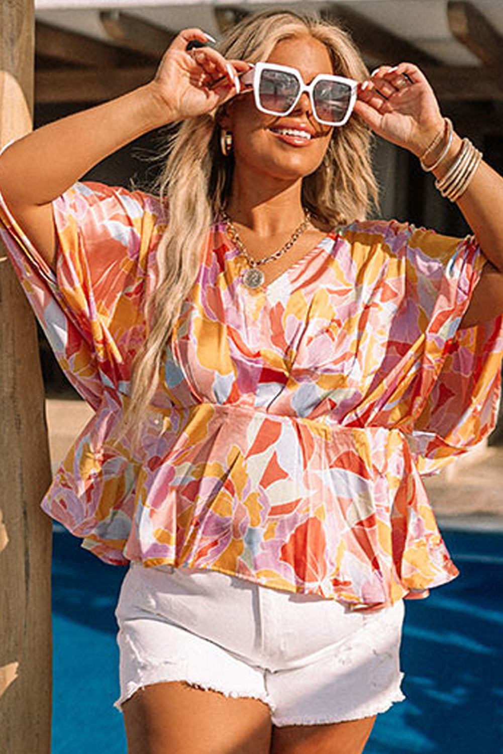 Blusa peplum con cuello en V y estampado floral de talla grande 