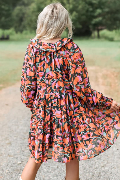 Robe courte rouge à fleurs et manches évasées à pompons