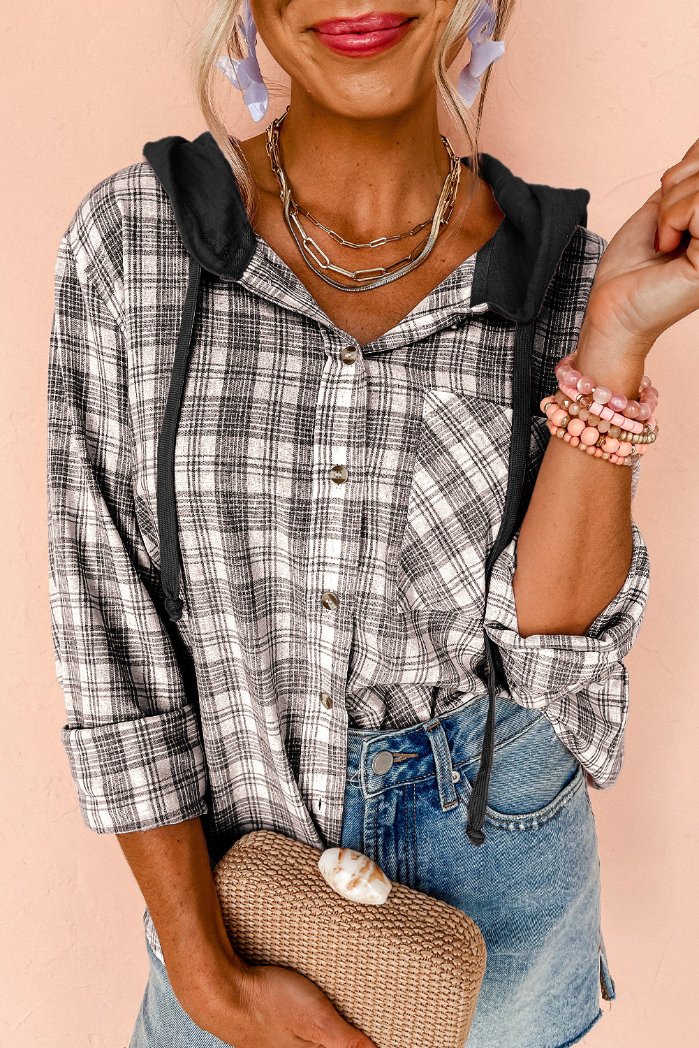 Veste à capuche boutonnée ample à imprimé à carreaux noirs