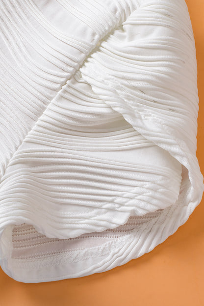 Haut blanc uni texturé à manches courtes et col en V