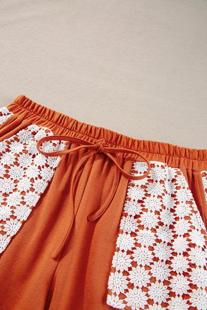 Pantalon large à cordon de serrage et patch floral au crochet Gold Flame grande taille