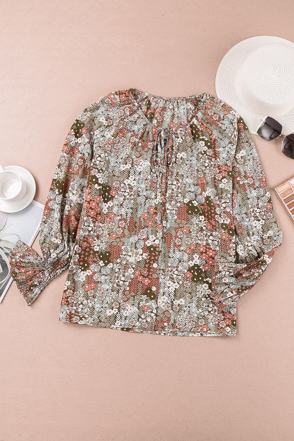 Blusa con botones y cuello en V con estampado floral 