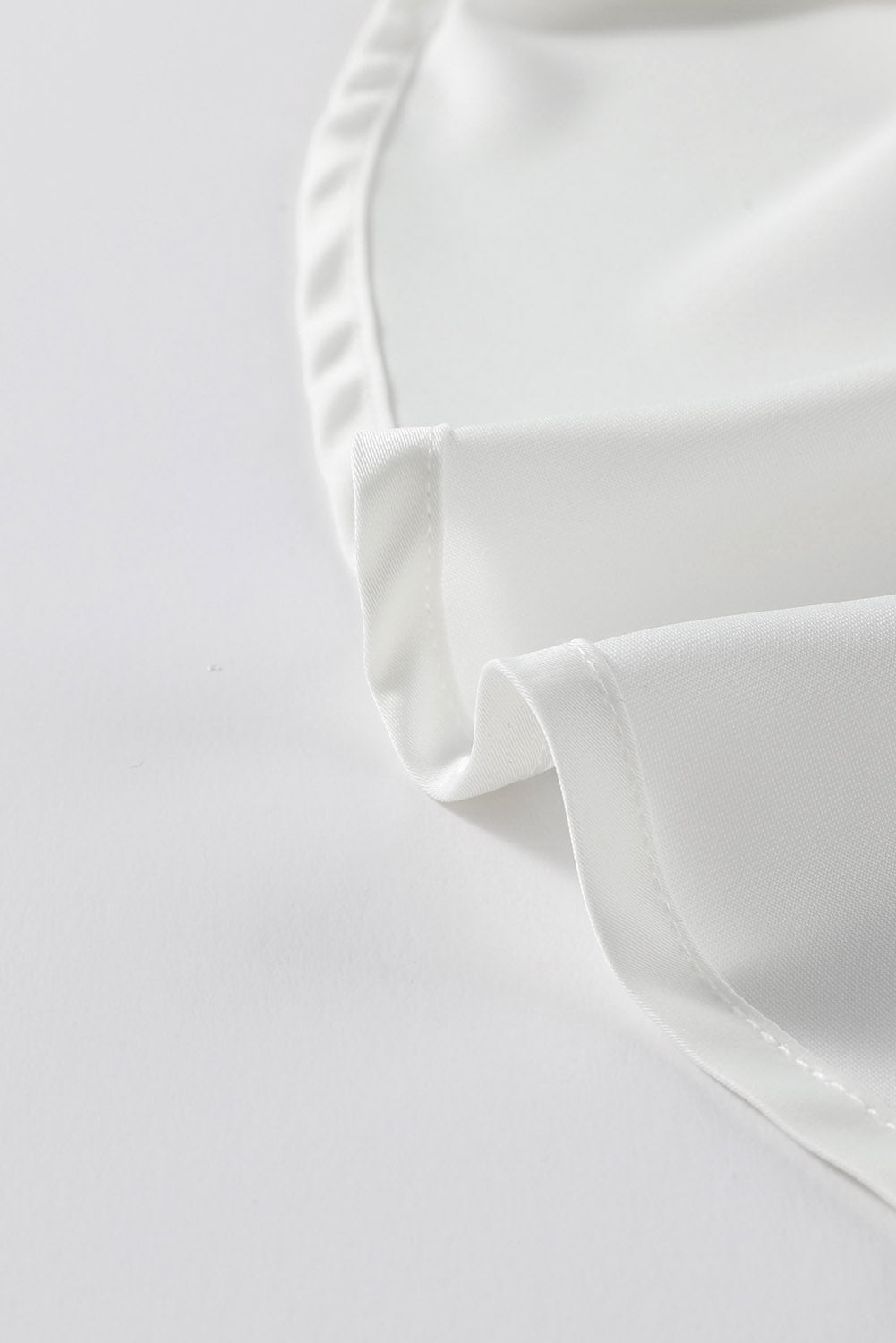 Blusa elegante de manga larga con cuello vuelto negro