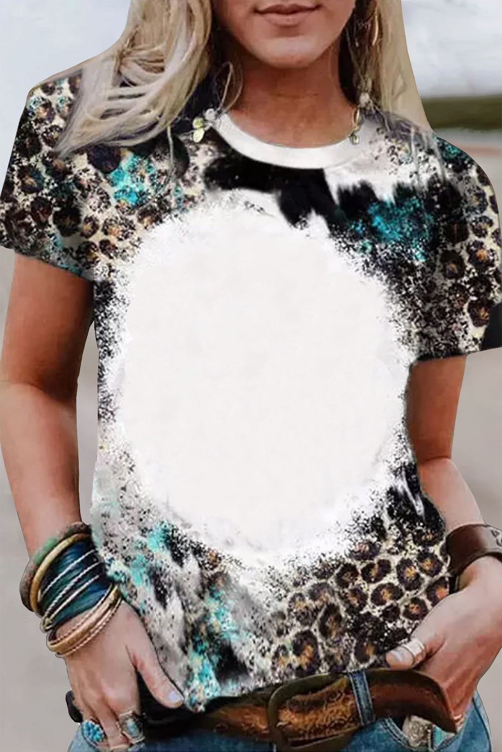 Ropa en blanco- Camiseta blanqueada de moda occidental