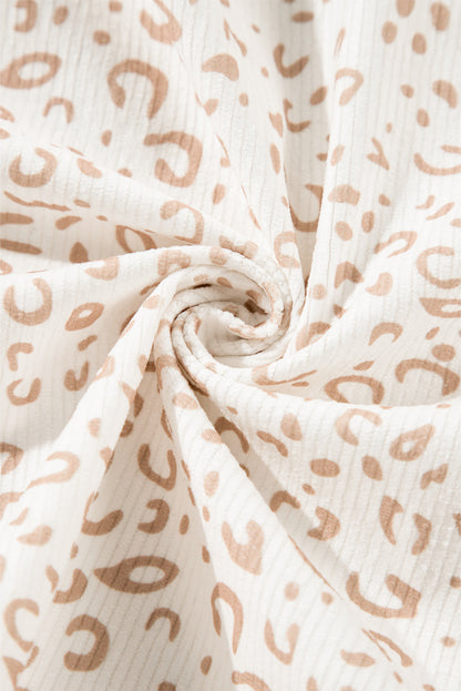 Veste-chemise boutonnée en velours côtelé beige à imprimé léopard avec poches à rabat