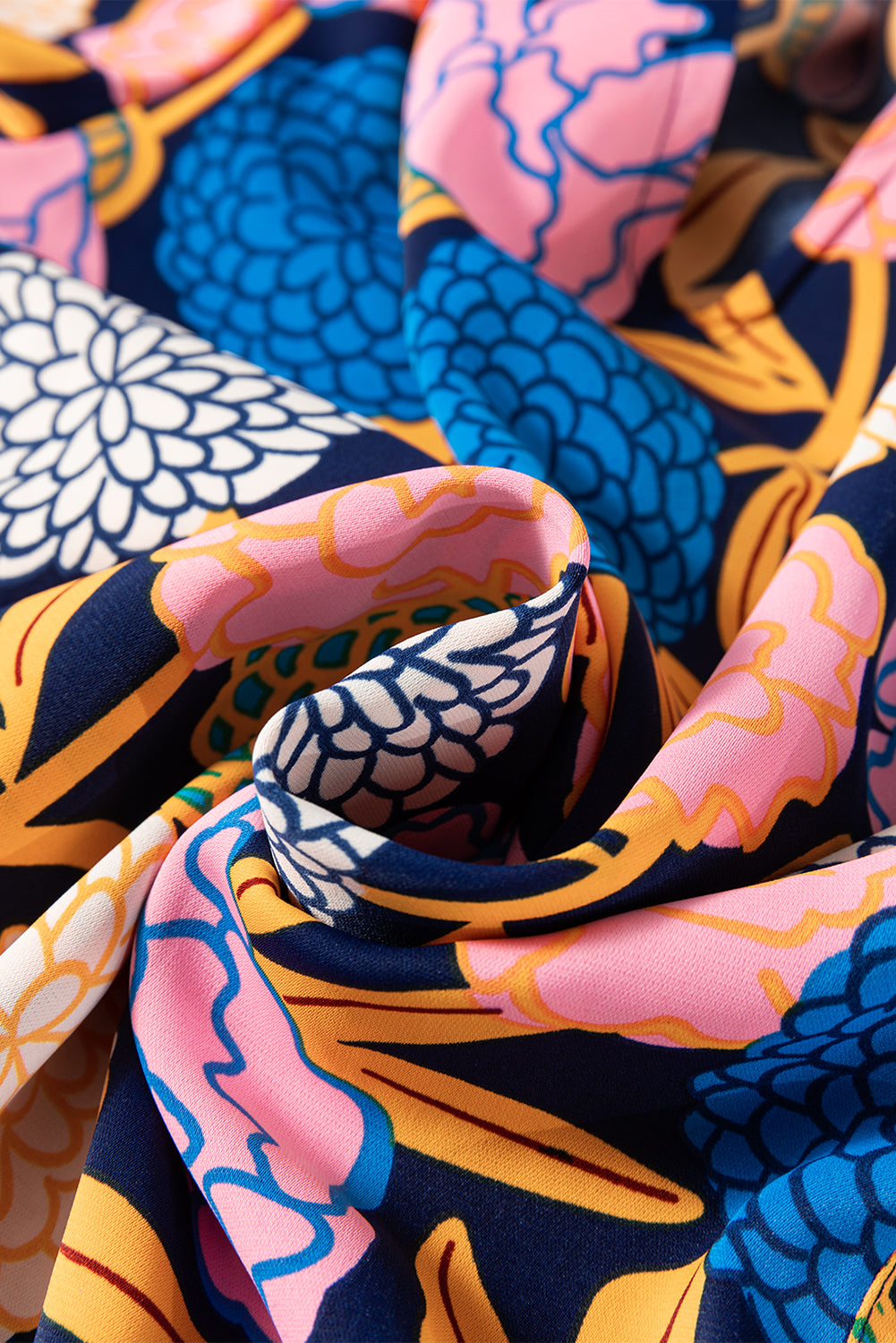 Robe droite bleu marine à imprimé floral d'hortensias, manches bouffantes, col en V