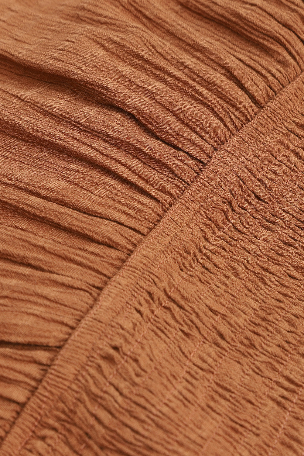 Mini-robe noire à volants et manches évasées 