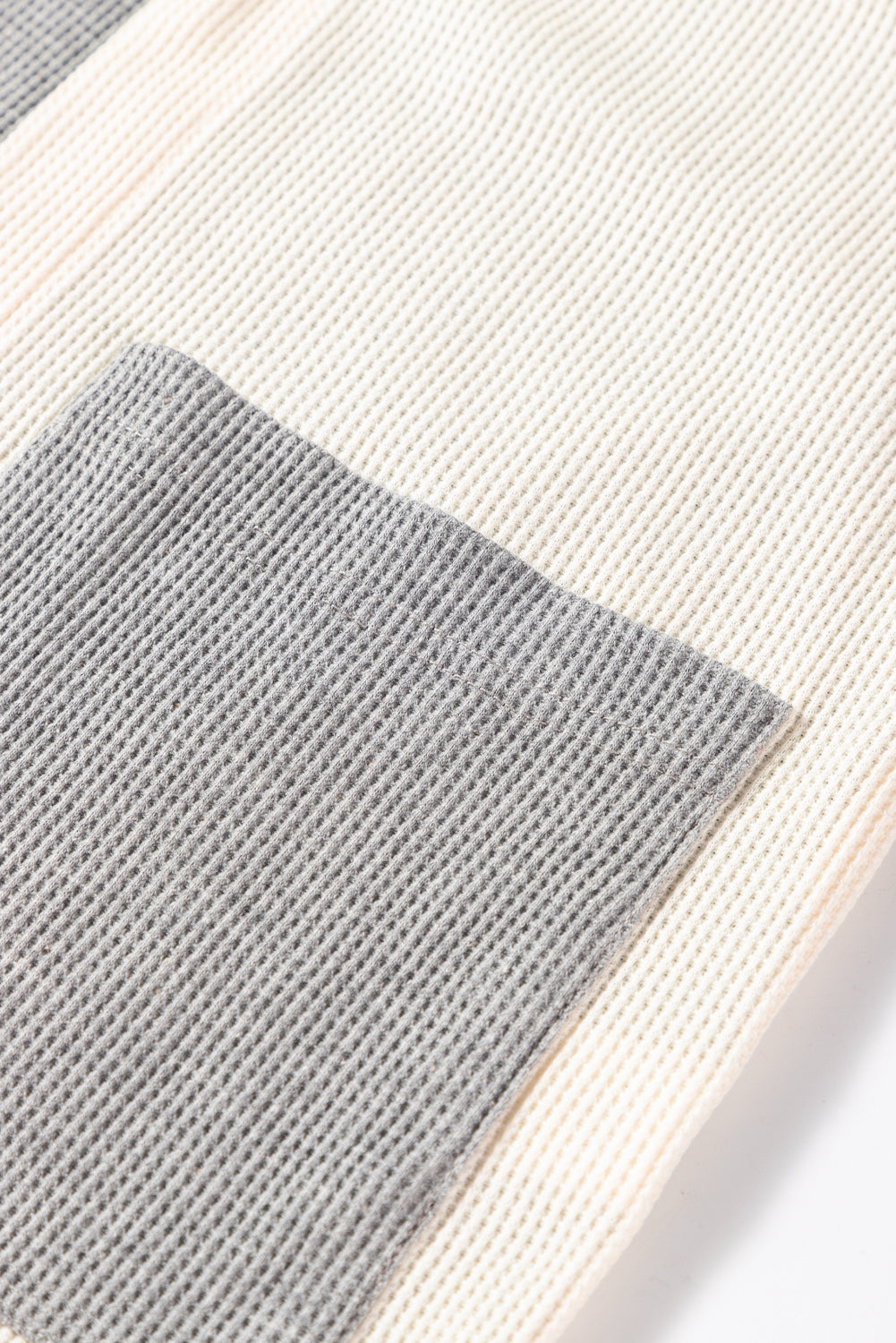 Cardigan ouvert à rayures noires et patchwork avec poche