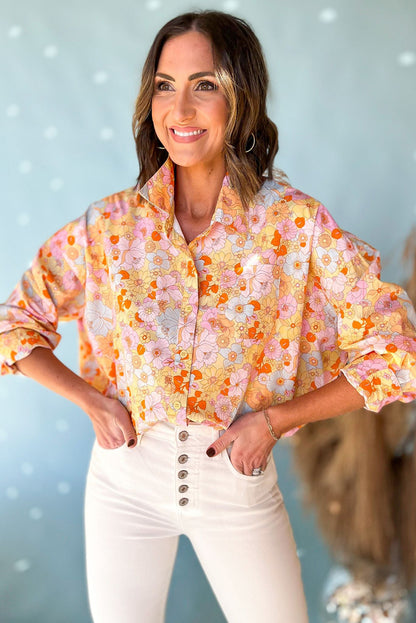 Camisa holgada con cuello vuelto y estampado floral amarillo