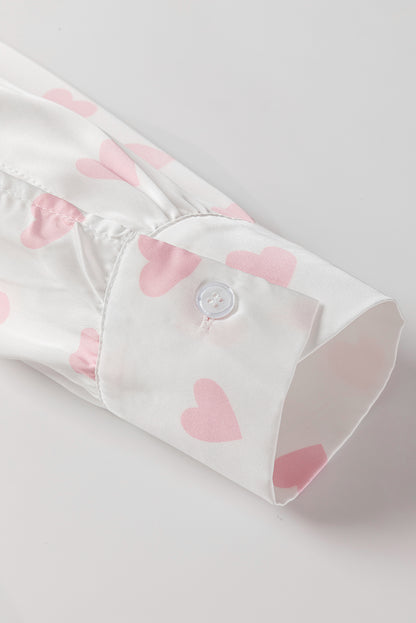 Chemise blanche à manches bouffantes et épaules tombantes avec imprimé cœur