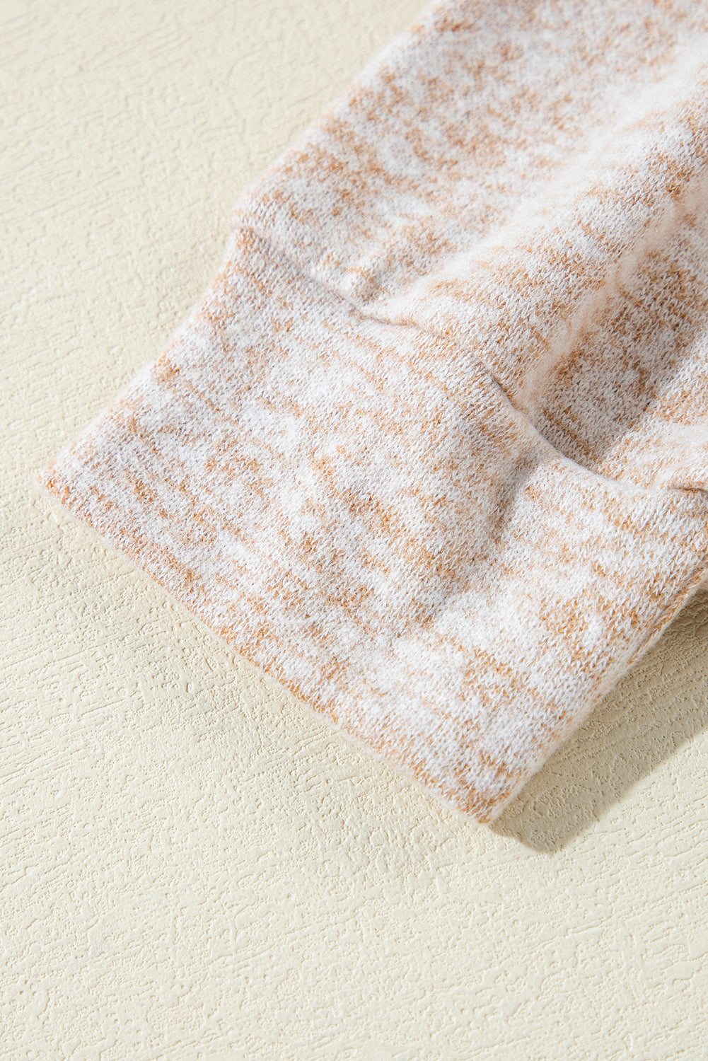 Haut fendu à manches longues et col montant avec cordon de serrage et imprimé abricot