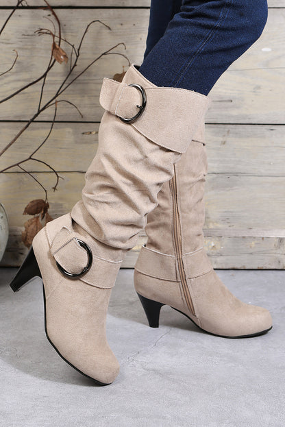 Botas de tacón con cremallera y decoración con hebilla y punta en punta beige 