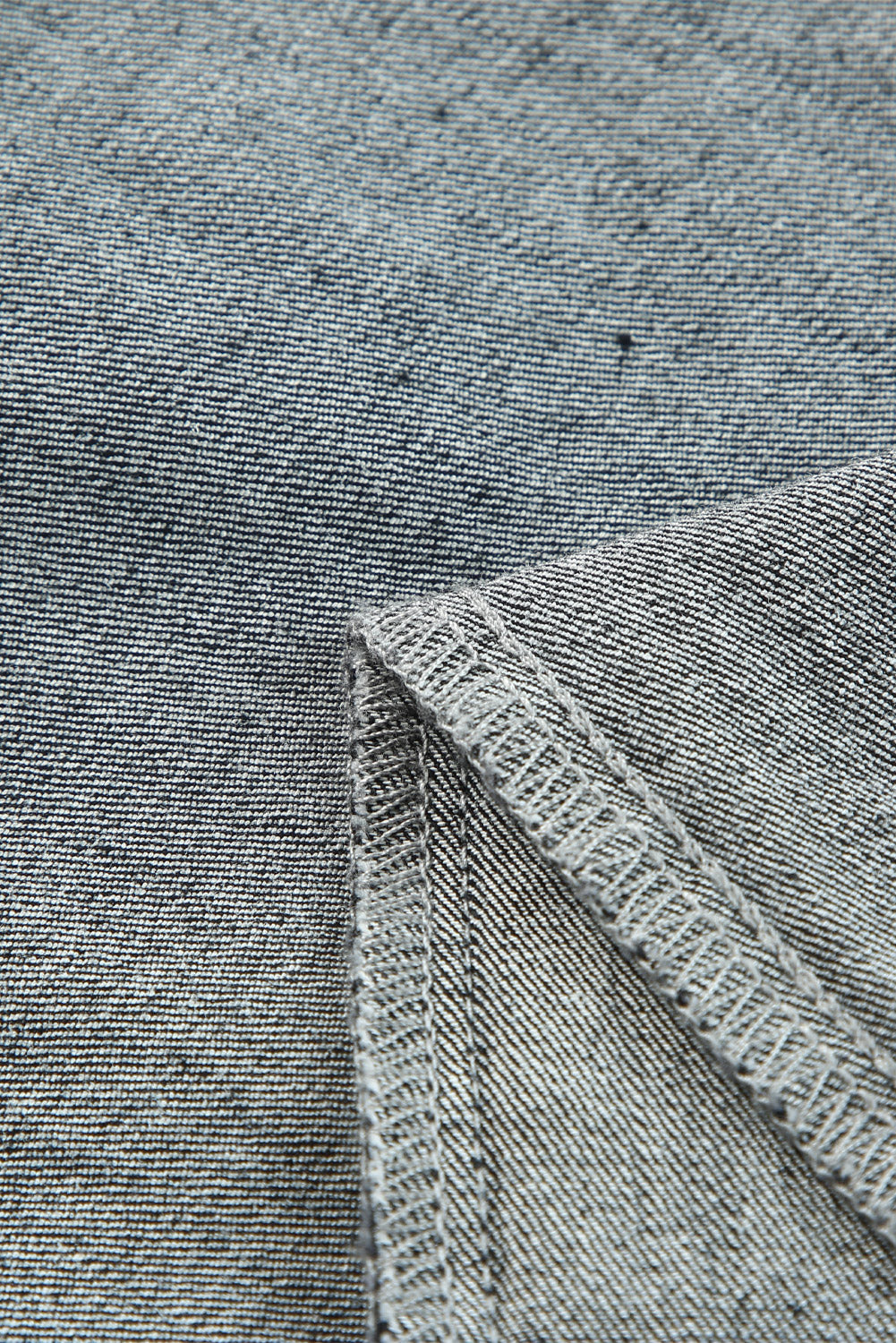 Joggers de mezclilla desgastados con bolsillos