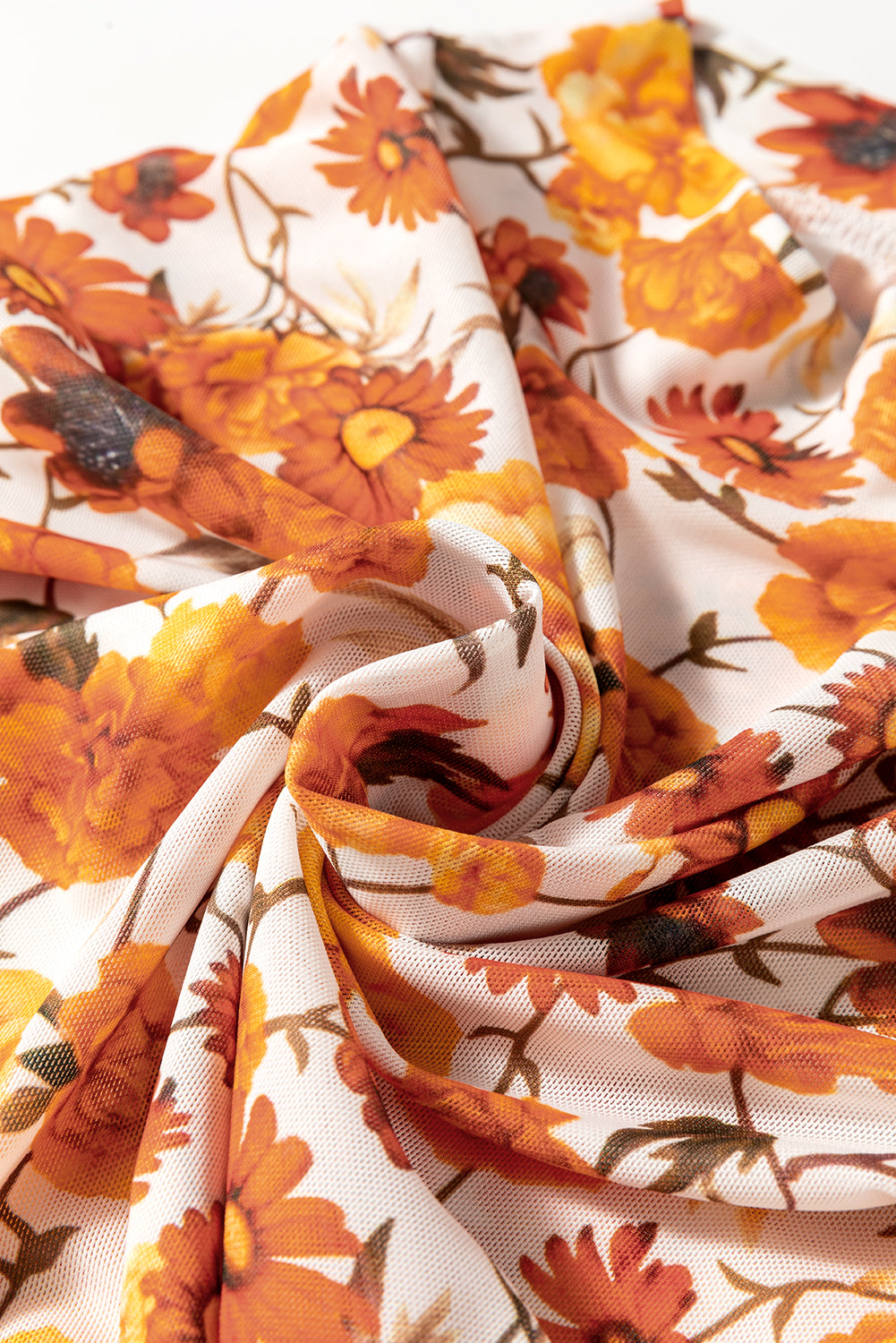 Chemisier orange à imprimé floral, manches cloche, col montant, bordure festonnée