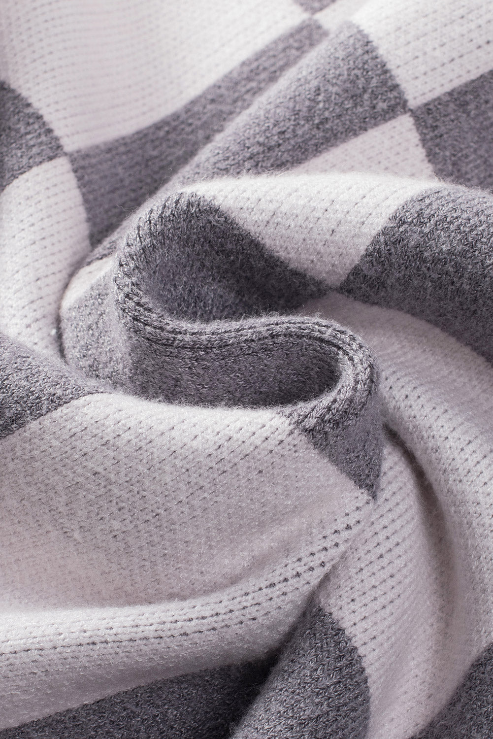 Cárdigan tipo suéter con botones y estampado de cuadros en contraste gris