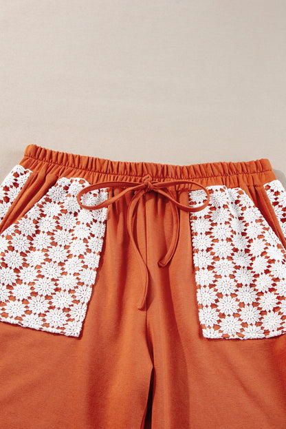 Pantalon large à cordon de serrage et patch floral au crochet Gold Flame grande taille