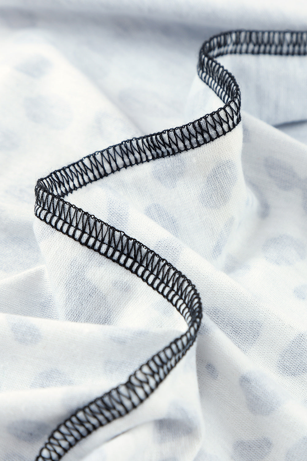 Robe t-shirt décontractée à pois contrastés et poches 