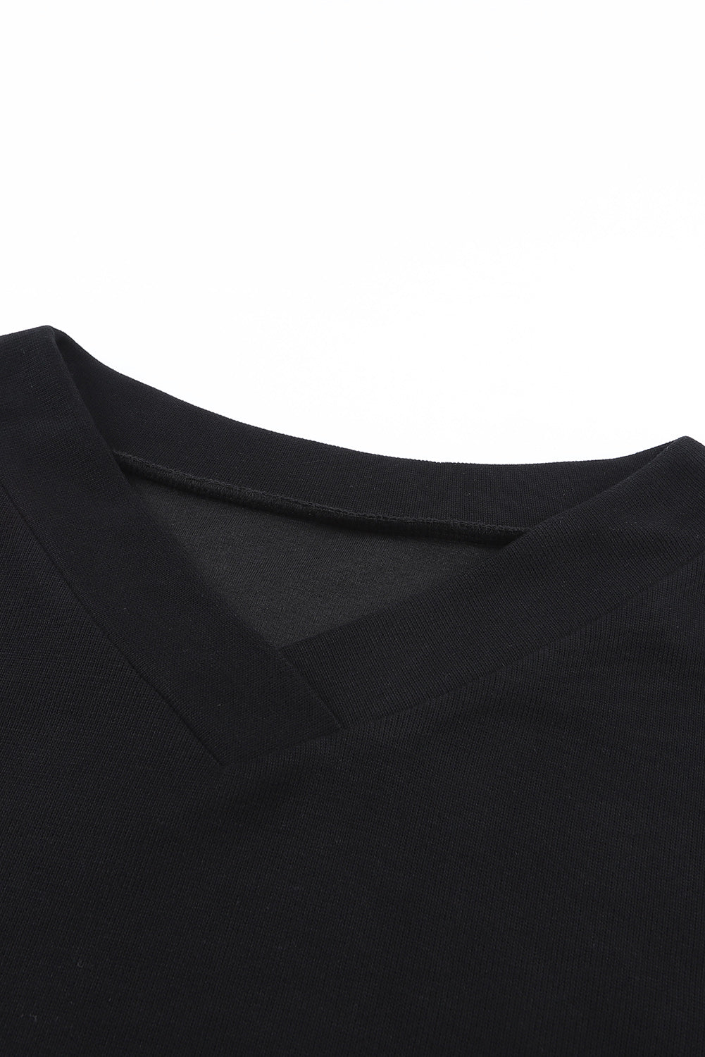 Pull violet en tricot à col en V et poignets boutonnés