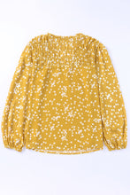Blusa con cuello dividido y pliegues con estampado floral de talla grande amarillo 