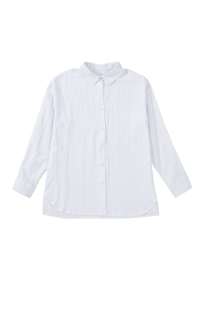 Camisa con botones texturizados y bolsillos