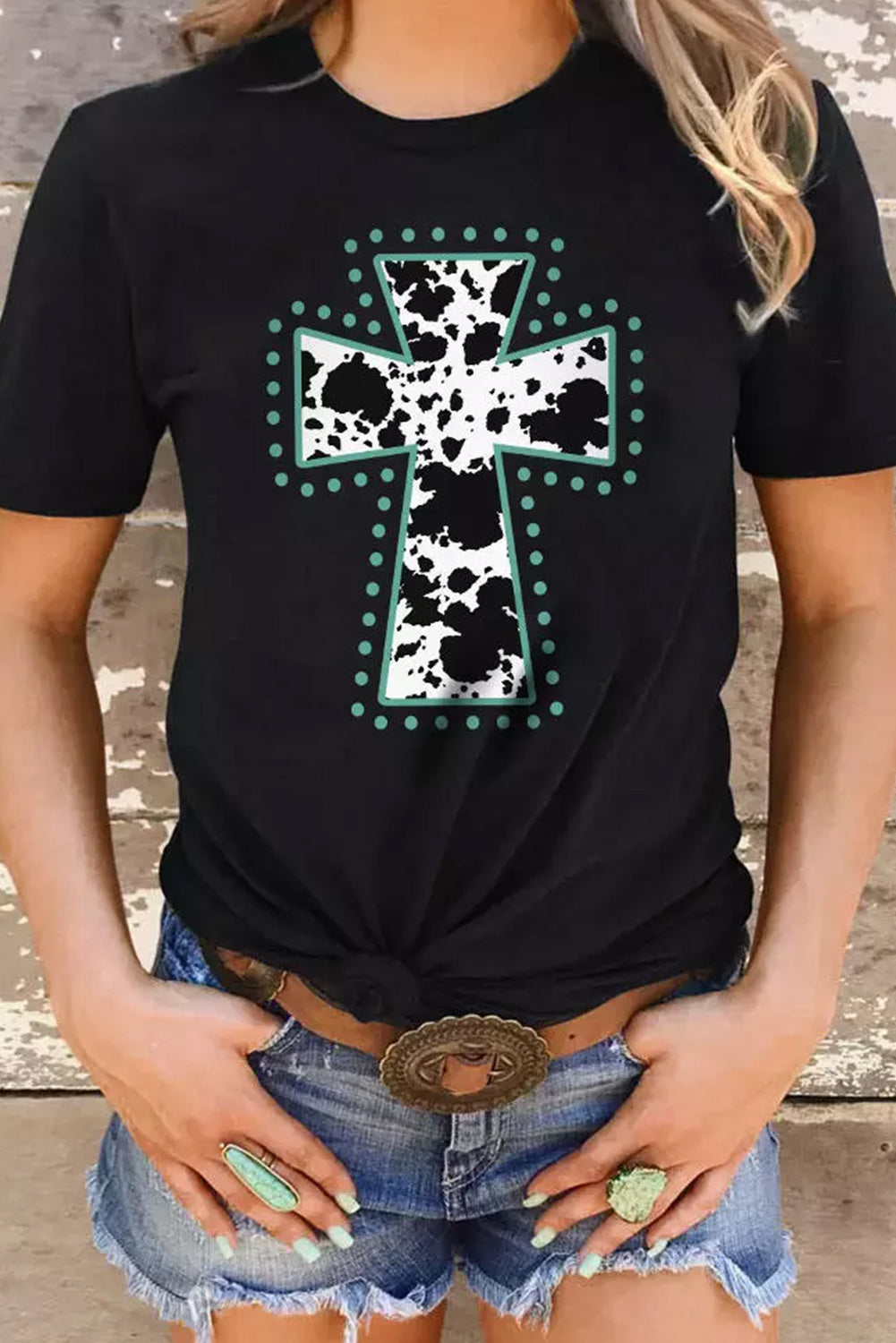 Camiseta negra con estampado animal y gráfico cruzado