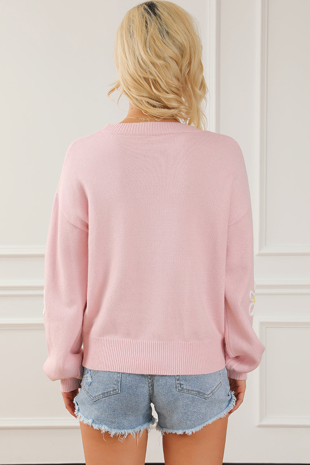 Pull ras du cou rose en chenille avec coutures marguerites 