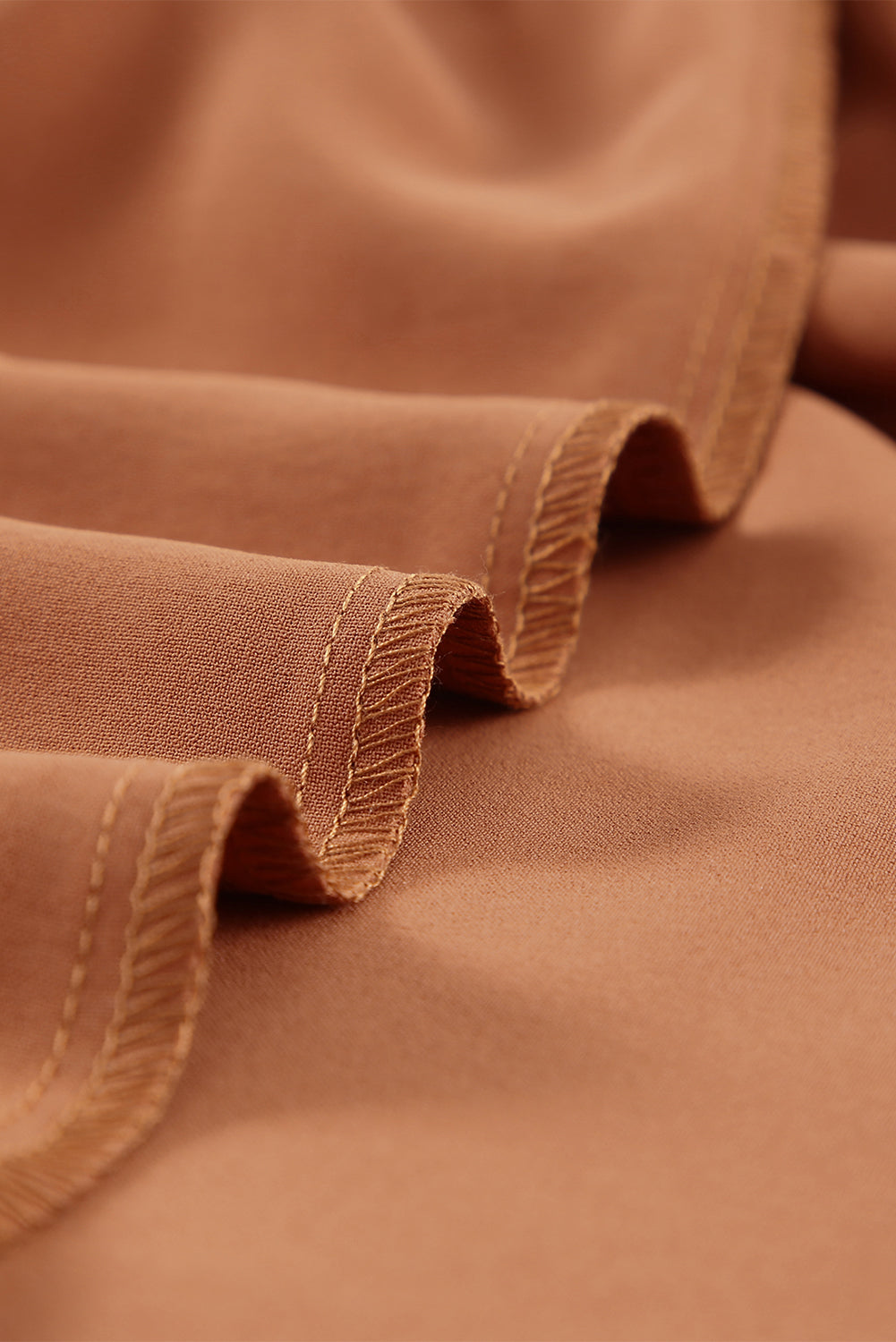 Minivestido asimétrico con cuello cuadrado y media manga 