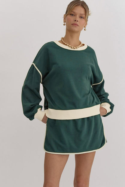 Ensemble pull ample à contraste de couleurs Evergreen et jupe-short à lacets à la taille