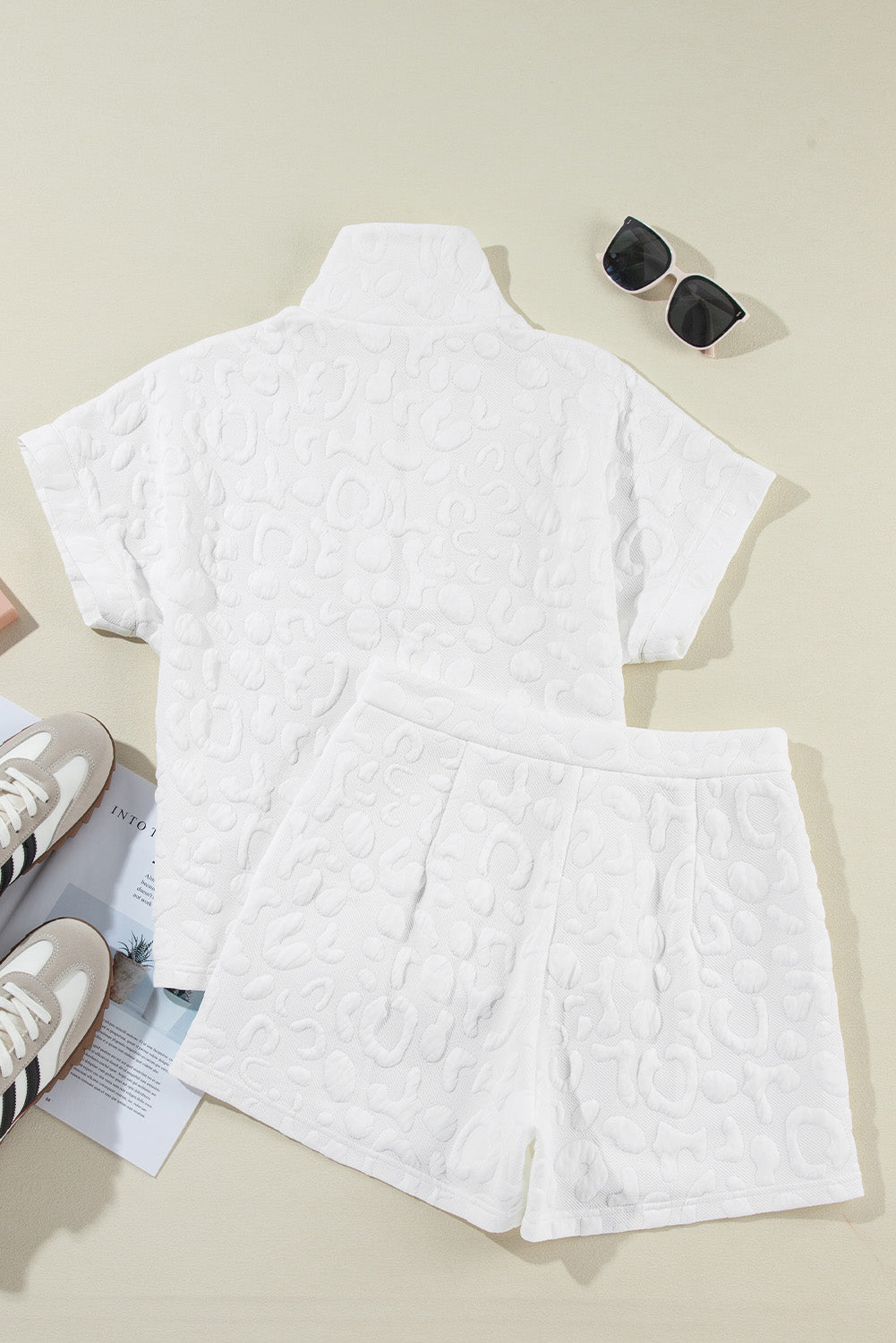 Ensemble t-shirt et short zippés en jacquard léopard blanc