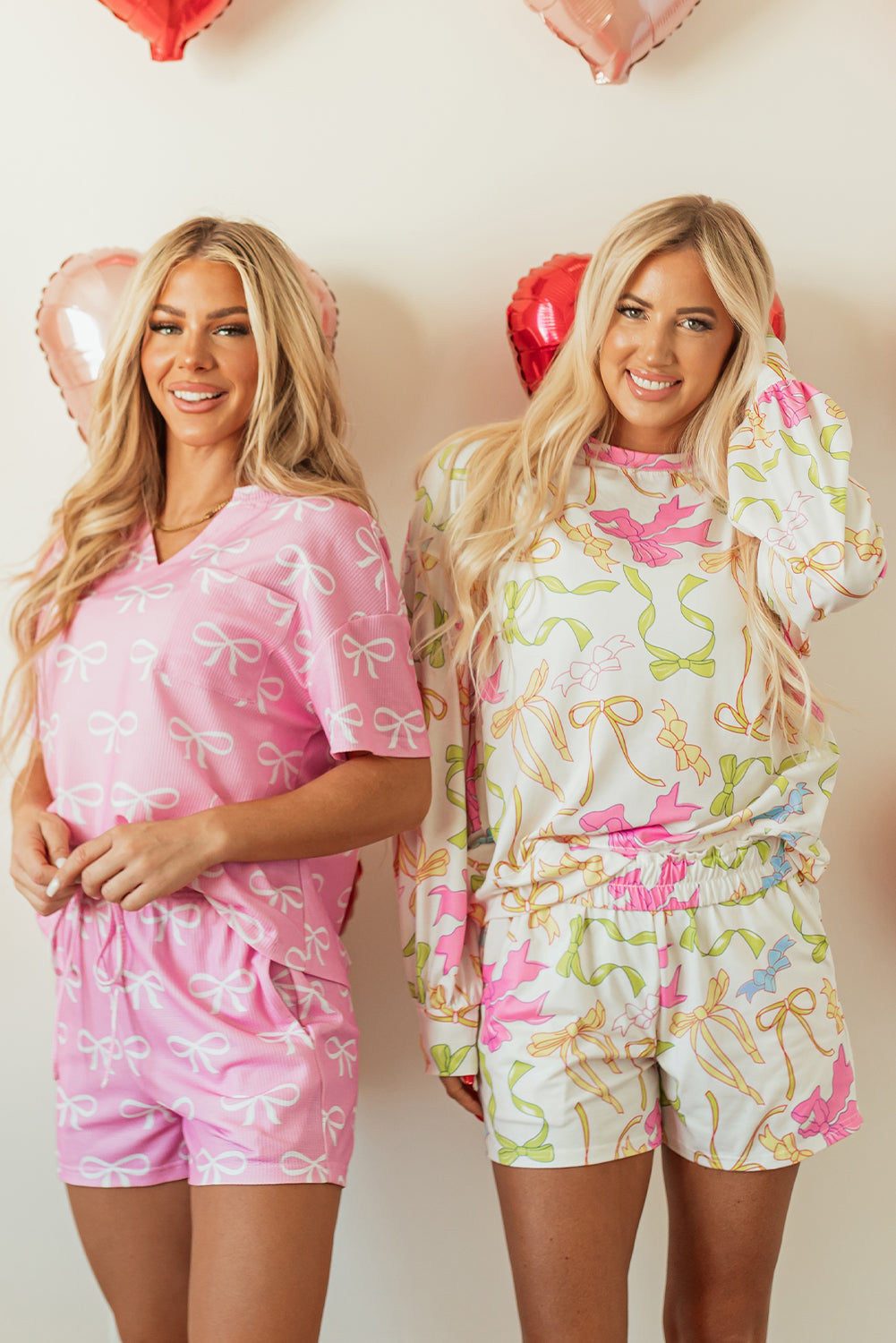 Ensemble t-shirt col V et short en tricot gaufré rose imprimé nœud papillon