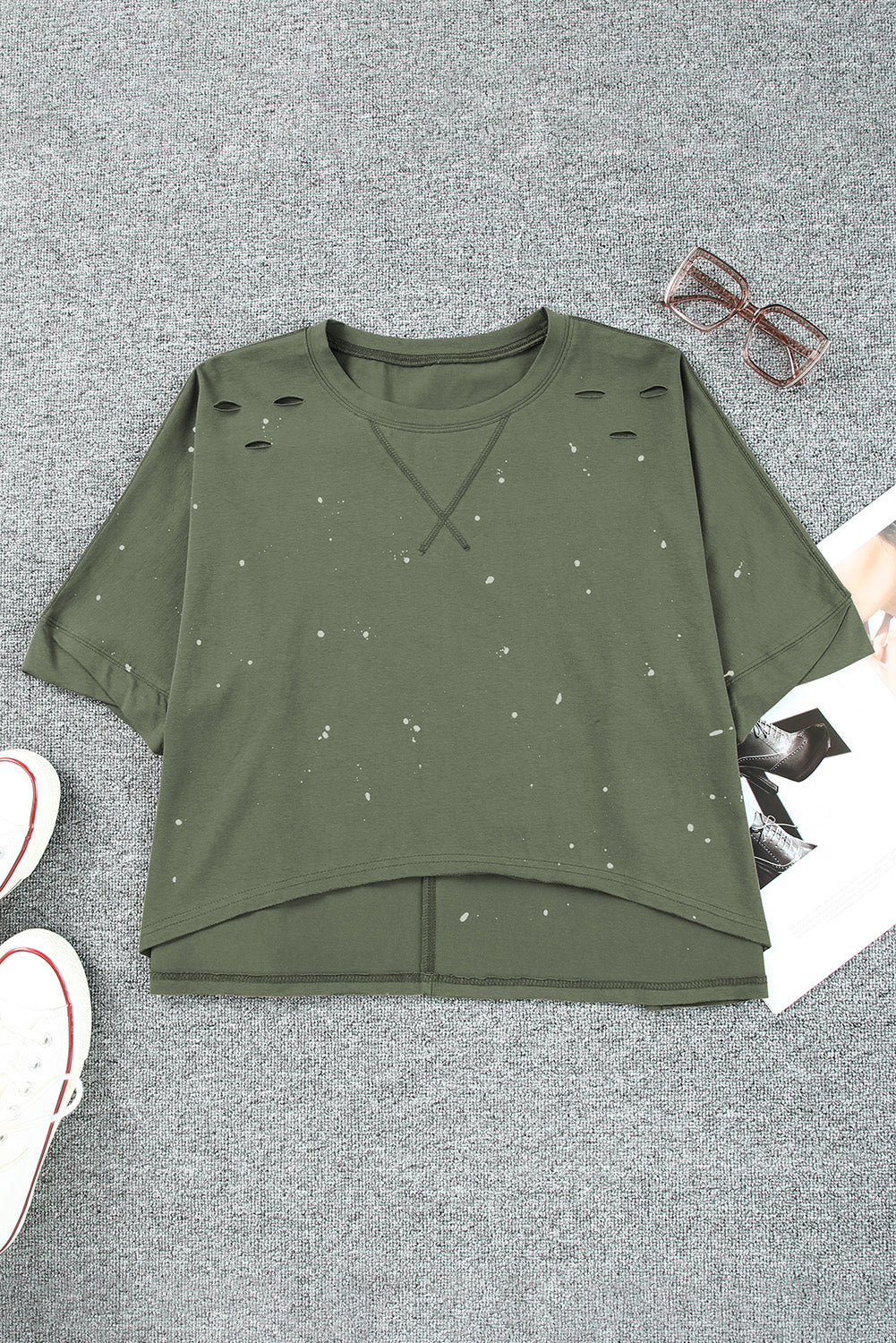 Haut à manches courtes et ourlet asymétrique délavé et vieilli