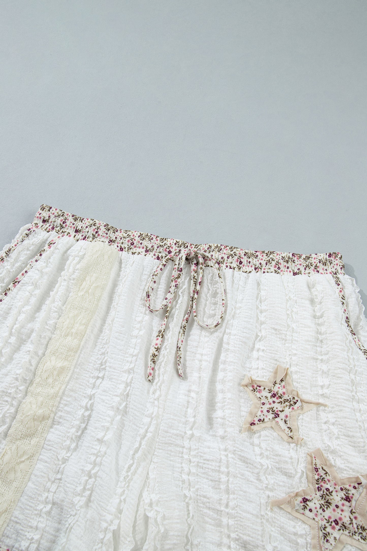 White Textured Lace Detail Floral Star Patch Drawstring Casual Shorts