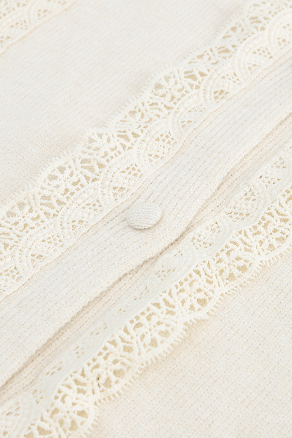 Cárdigan con botones y cuello redondo de canalé con ribete de encaje verde