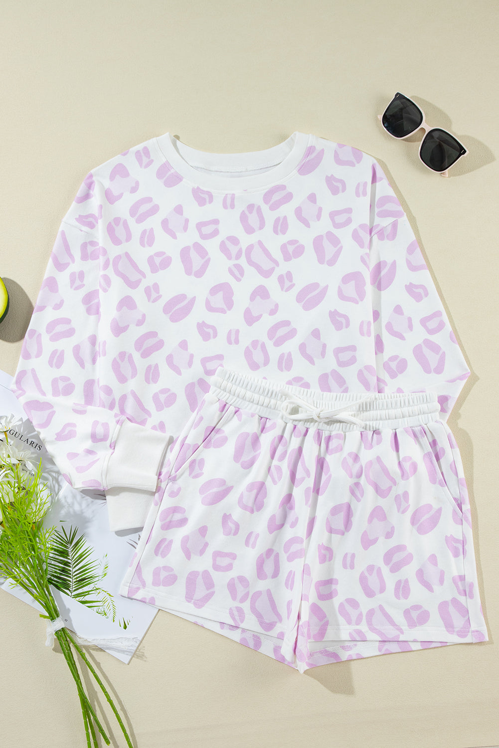 Ensemble de détente avec pull et short à imprimé animal léopard rose