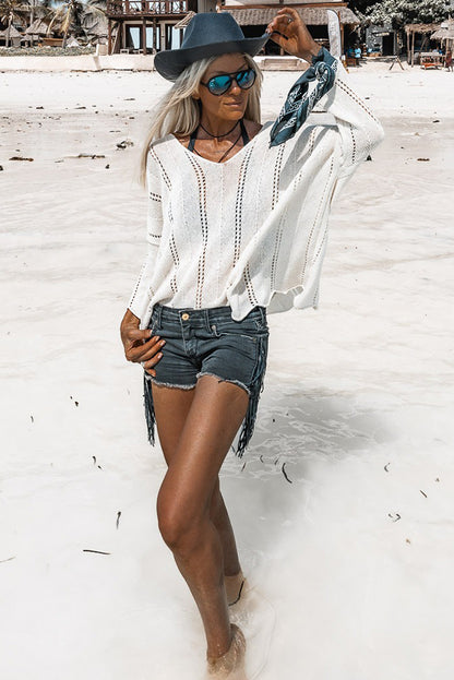 Pull ample à col en V et détails creux blancs 